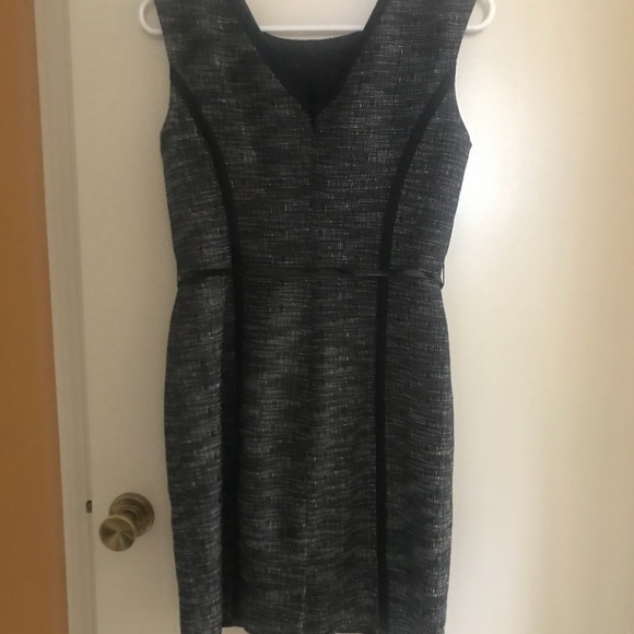 Stylish sleeveless sheath - Picture 2 of 2